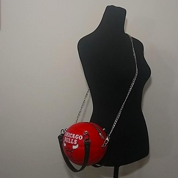 NWT LIMITED EDITION HANDMADE CHICAGO BULLS SMALL BASKETBALL PURSE 🏀 - Picture 6 of 17